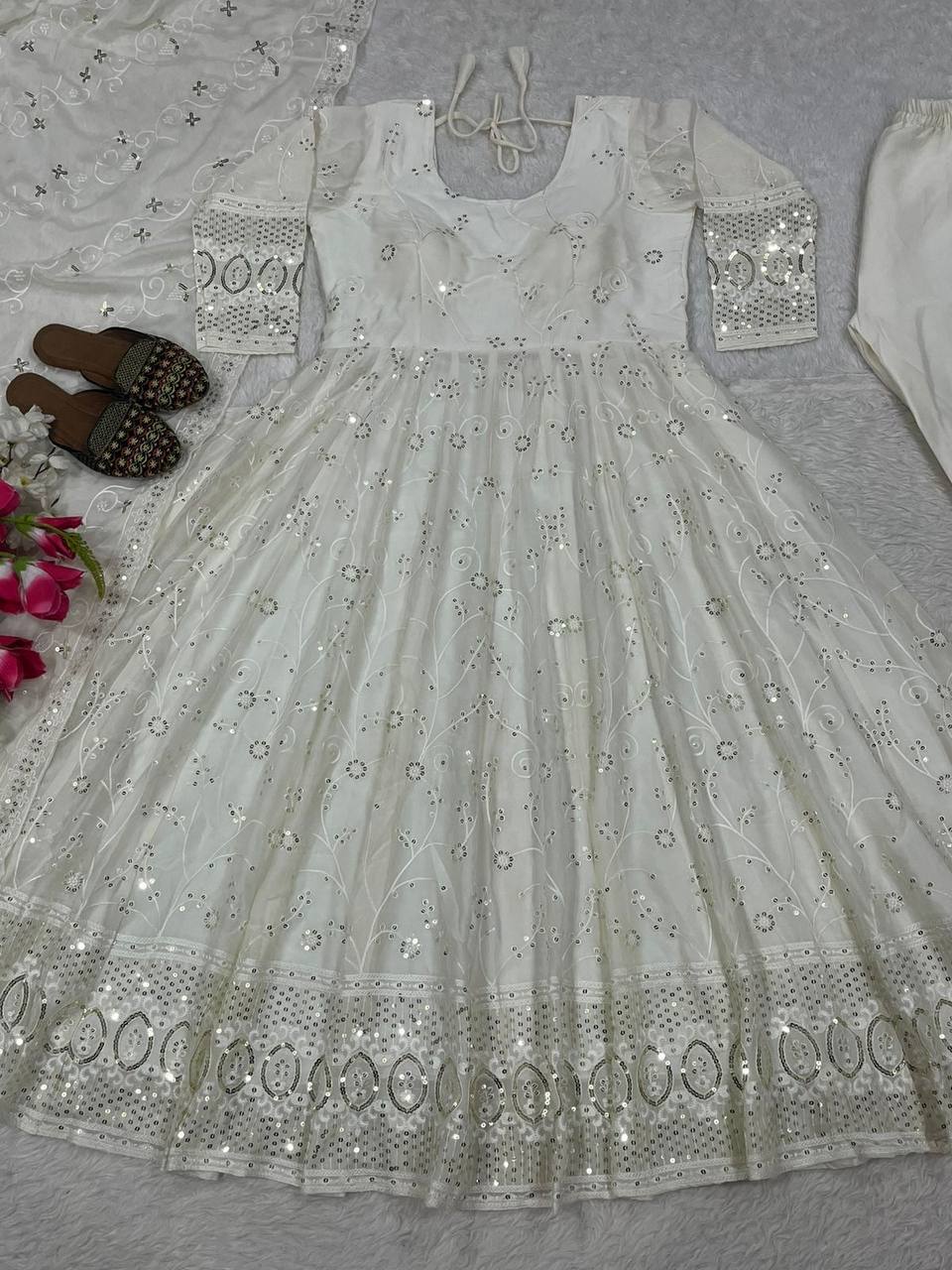Women Anarkali Suit in a New Fancy Style