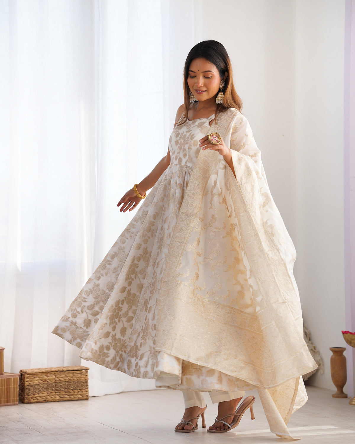 Women Kurti Banarasi Jacquard Dola Silk Anarkali Suit Set.